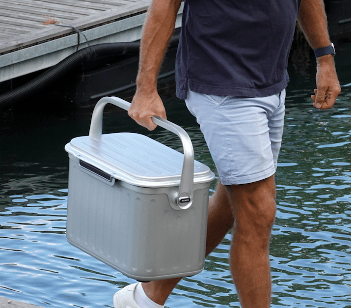 The Oyster Tempo cooler comes with a carry handle and shoulder strap that can be easily interchanged without tools