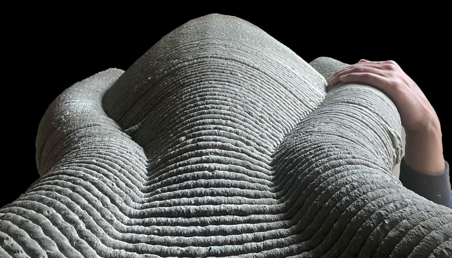 Each element consists of two supportive ribs at either side, with an insulating membrane between the