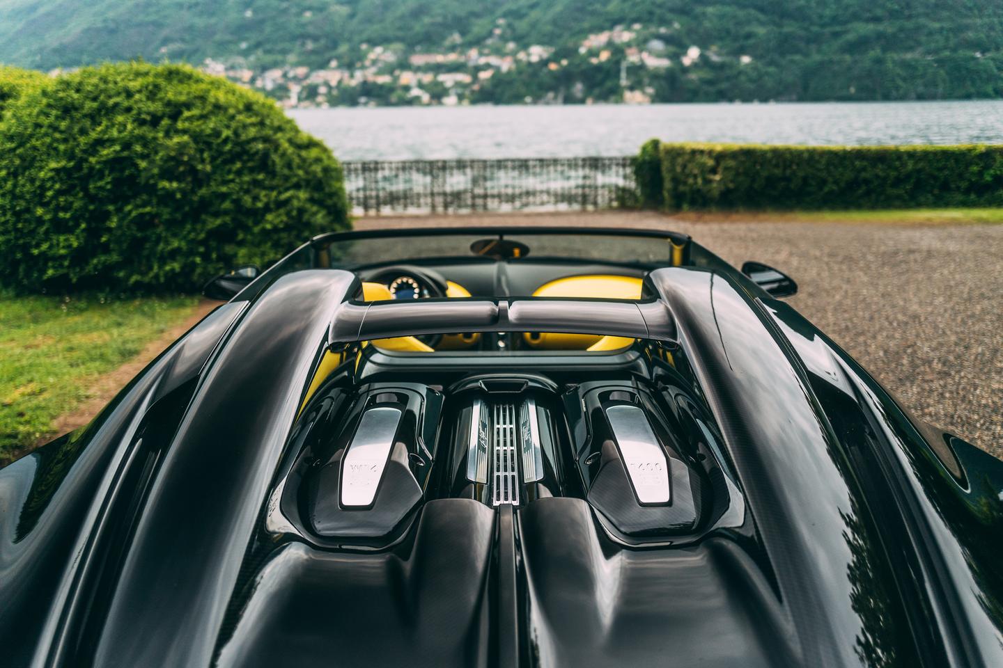 The Bugatti W16 Mistral Roadster will be the fastest open top car in the world, using a 1600 hp version of the same engine that currently holds that title: the 1200 hp Bugatti Veyron 16.4 Grand Sport Vitesse. That car set a world speed record of 254.04 mph (408.84 km/h) in 2013, when its 8.0-liter quad-turbo W16 had 1,200 PS. The W16 Mistral uses the same power unit that propelled the Chiron Super Sport 300+ to a world-record-breaking speed of 304.773 mph in 2019.
