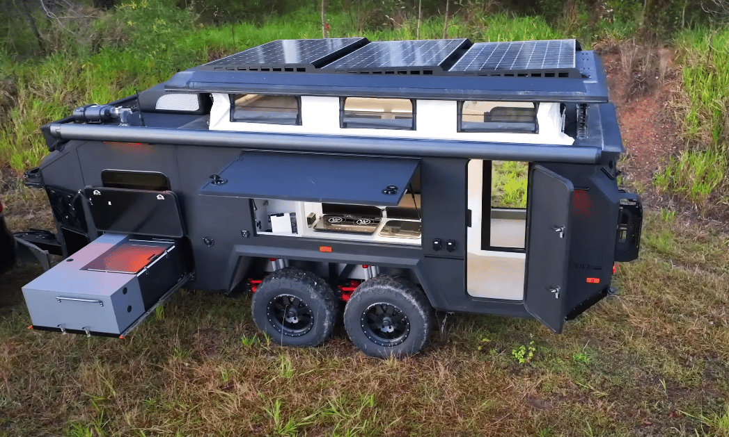 While the Bruder EXP-8 relies solely on an indoor kitchen, the EXP-7 brings over the indoor/outdoor design of earlier Bruder trailers