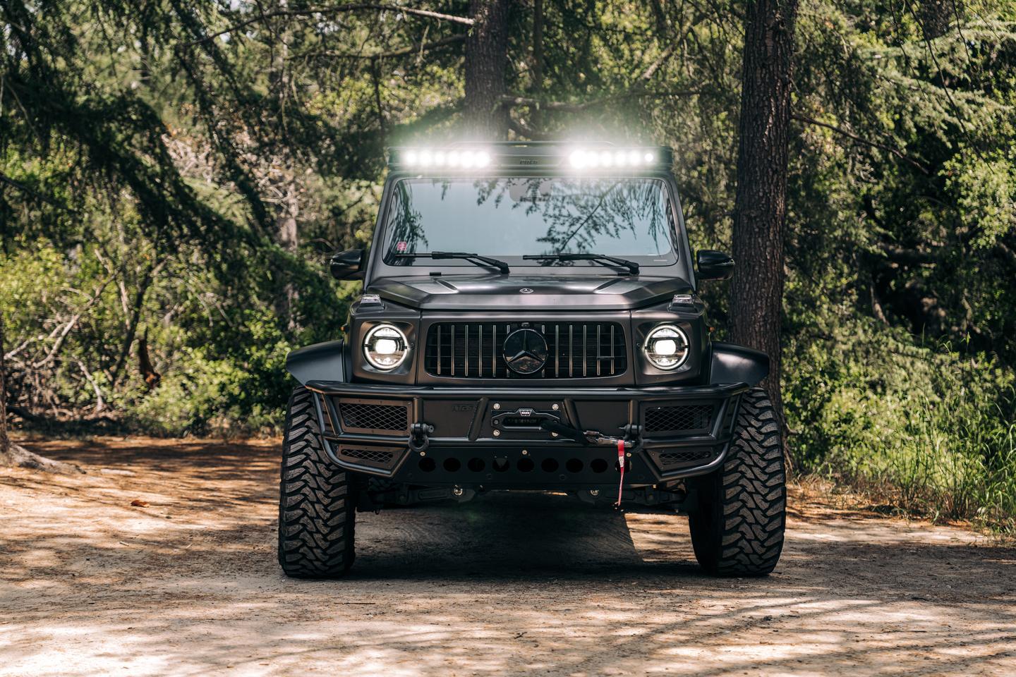 Pit26 adds KC Hi-Lites to the roof rack