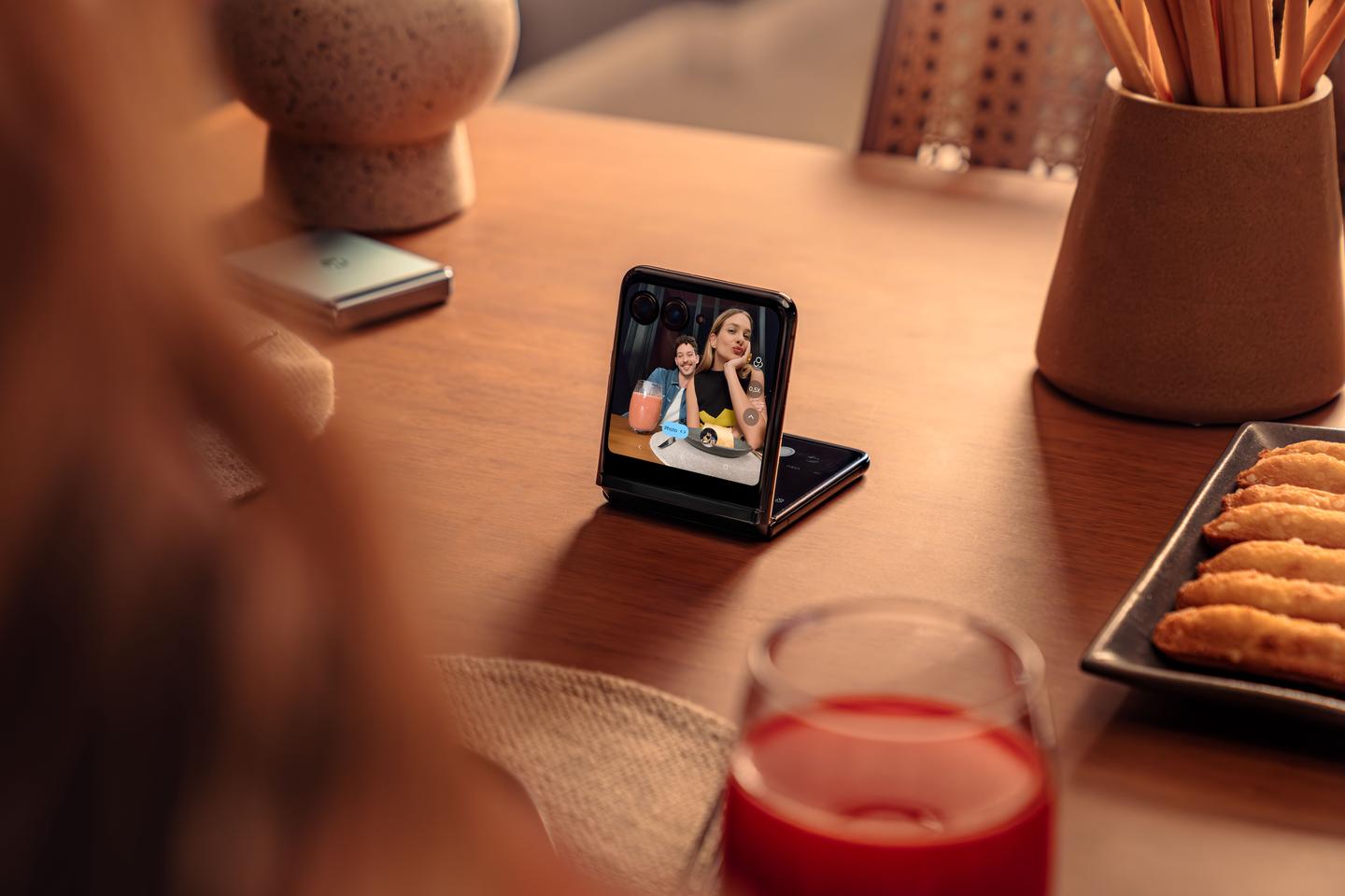 The exterior display also hosts the Rzar+'s main cameras plus LED flash