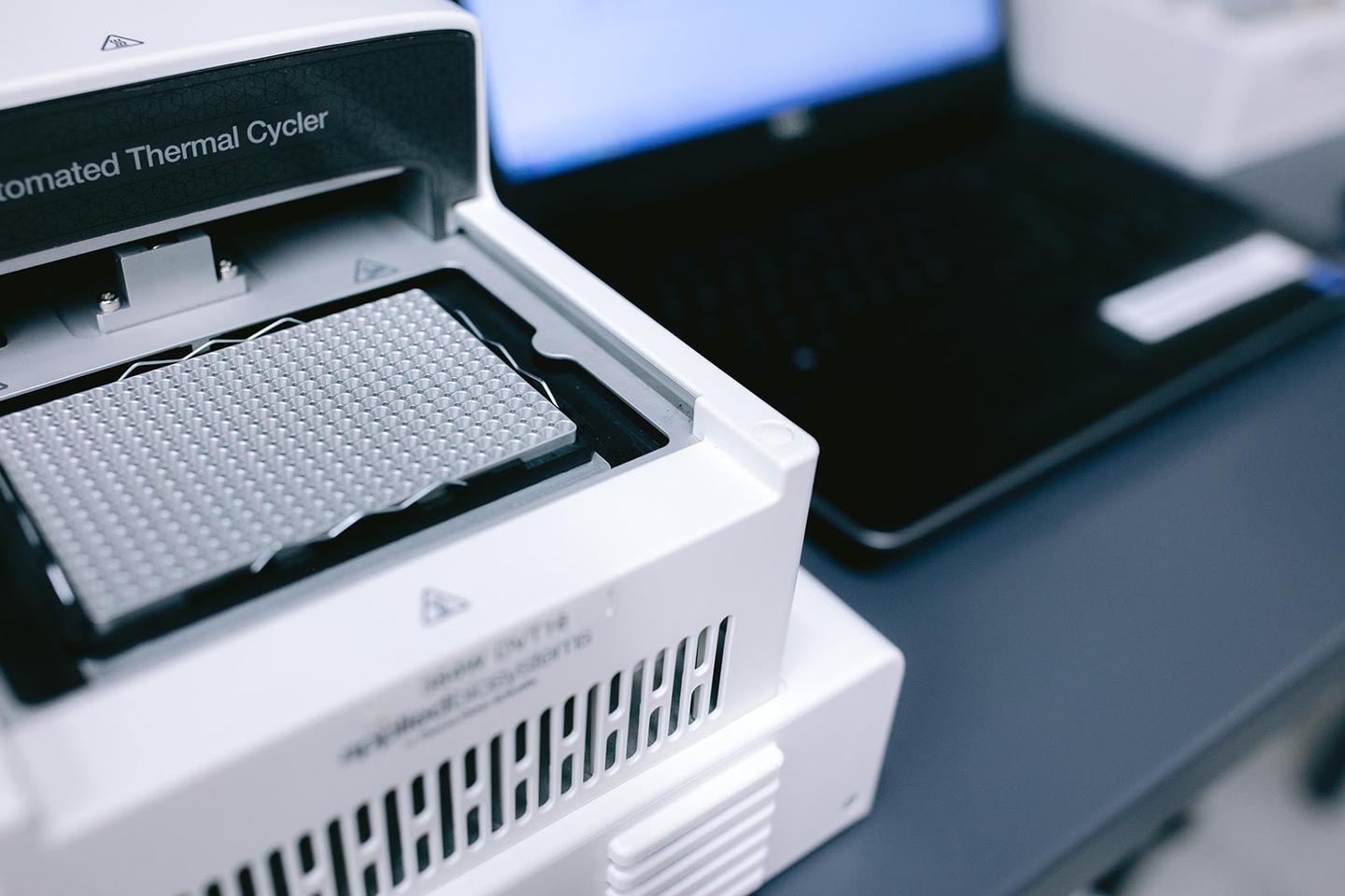 An automated thermal cycler for DNA synthesis and amplification