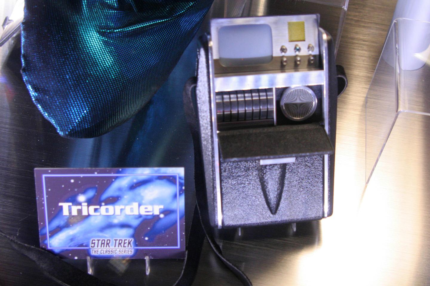 The tricorder does have some retro charm, however