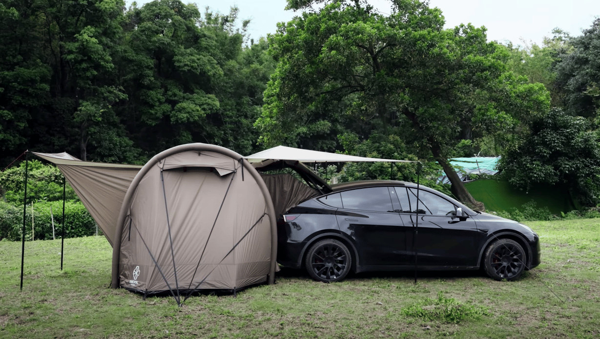 Theocatal's Smart Shell is a smaller but still sizable inflatable tent that can be used on the back of a hatchback, on its own or inside the Magic Fort