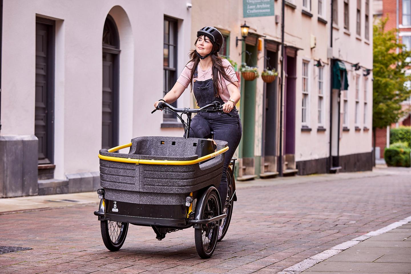 The combination of a Bosch Performance CX Cargo motor and Enviolo Cargo hub provides assist when you need it