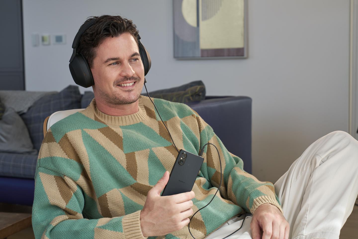 The 3.5-mm audio jack remains for another generation, allowing listeners to plug in headphones