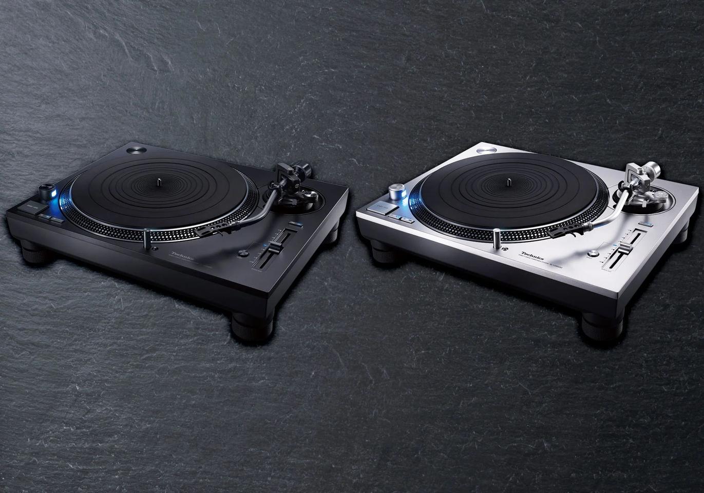 For the SL-1200GR2 (right) and SL-1210GR2 (left) are the first Technics turntables to feature an improved motor-drive circuit based on Delta Sigma Drive control