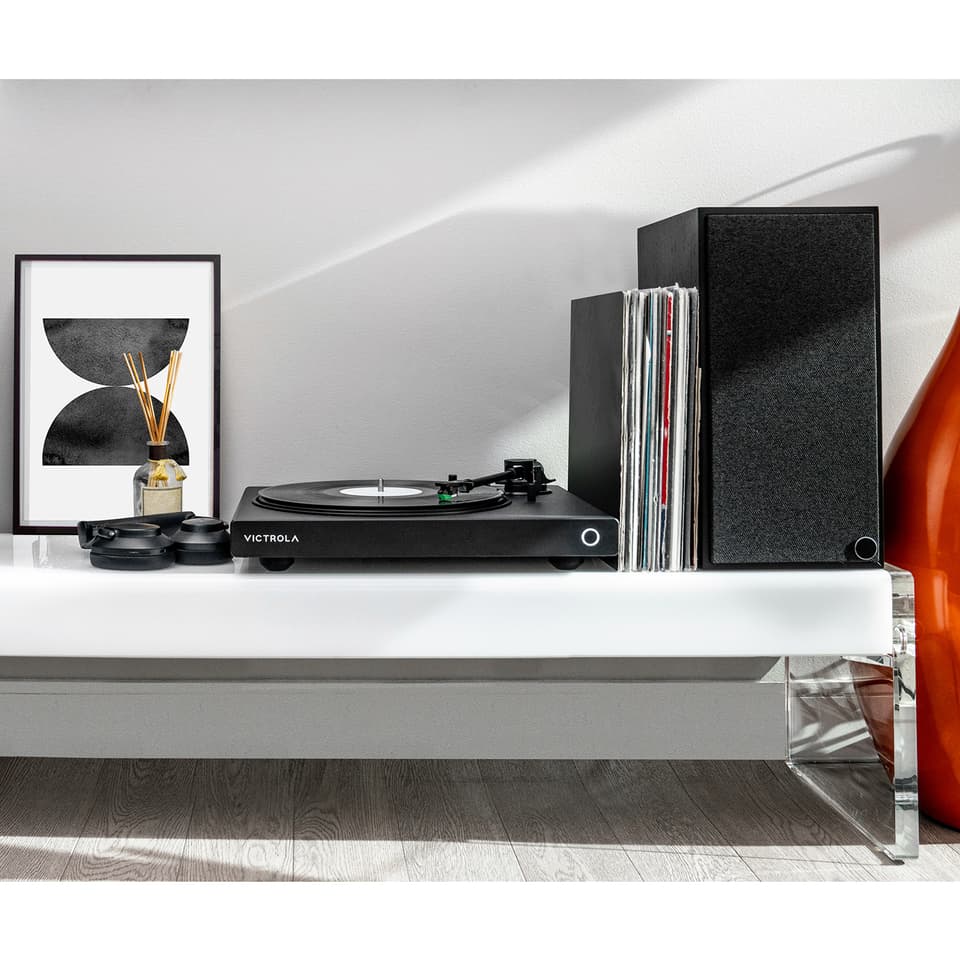 The all-black Hi-Res Onyx turntable s