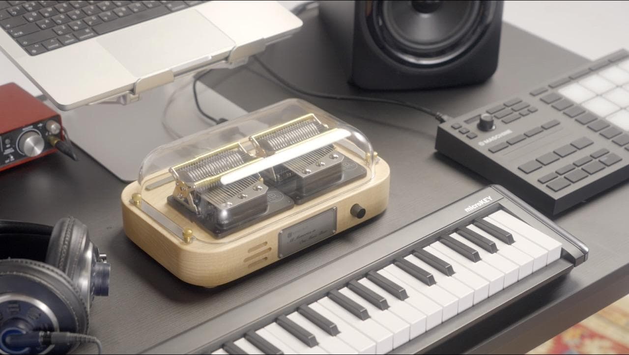 The Muro Box N40 Standard and Sublime models can be cabled to MIDI hardware for tune creation