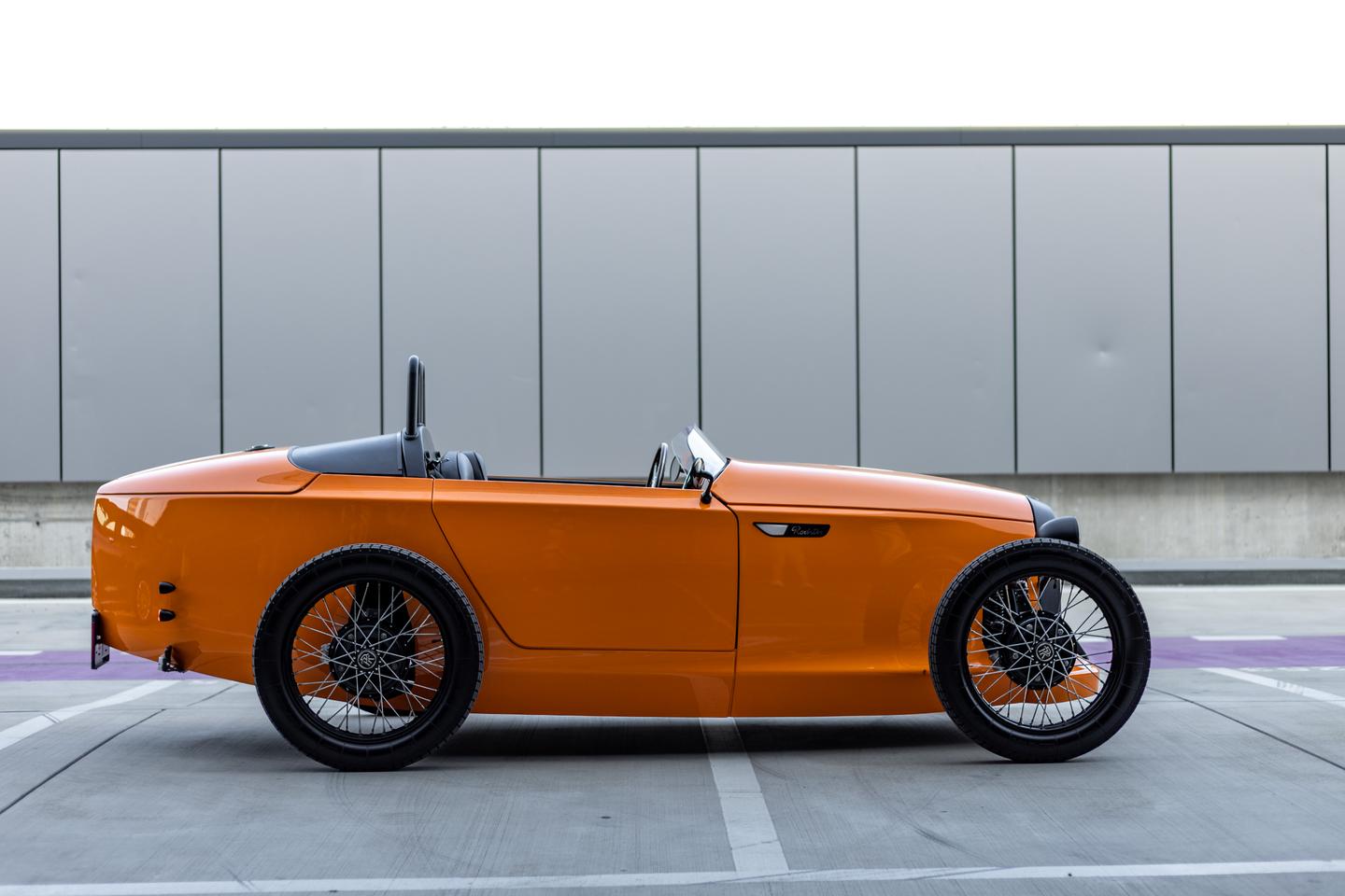 The Patak Rodster rolls on 19-inch spoked wheels and comes as a 15-kW electric or 4-stroke ICE vehicle