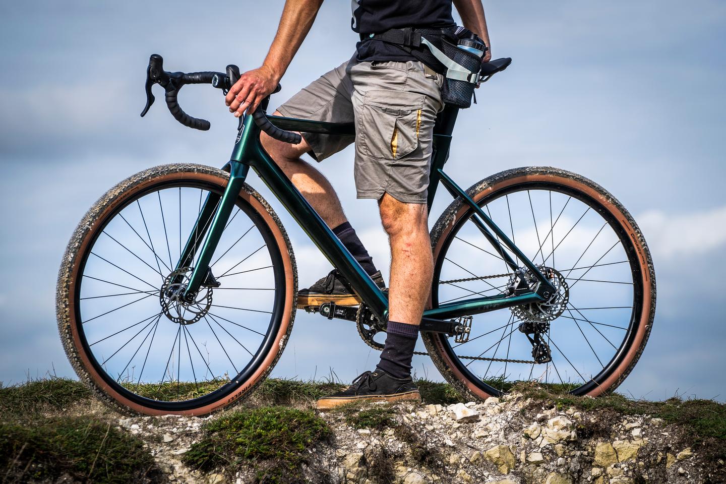 The X20 Gravel ebike features a lightweight all-carbon frame