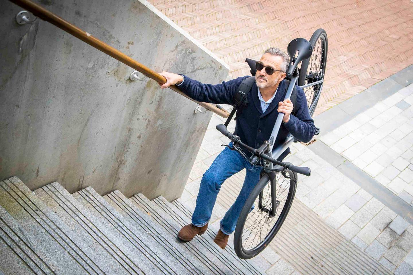 The X20 Pinion Smart.Shift ebike weighs in at 30.1 lb