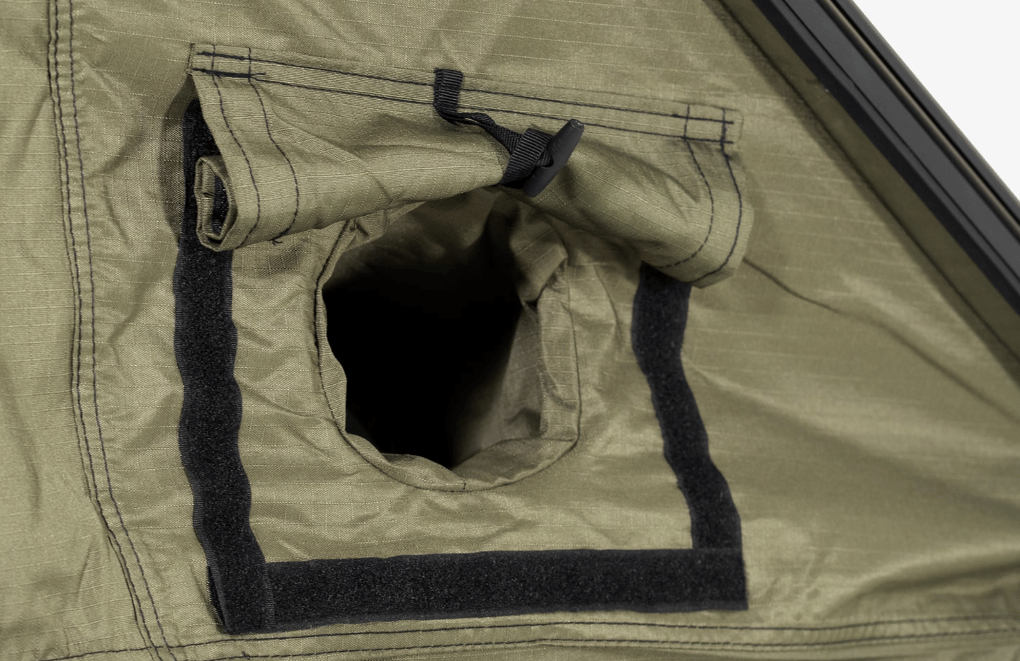 Two ducts allow for easy climate control, making for a more comfortable RTT camping experience