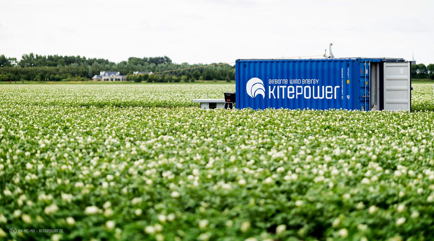 Mechanical energy produced during the kite's reel-out/reel-in cycles tops up the container batteries