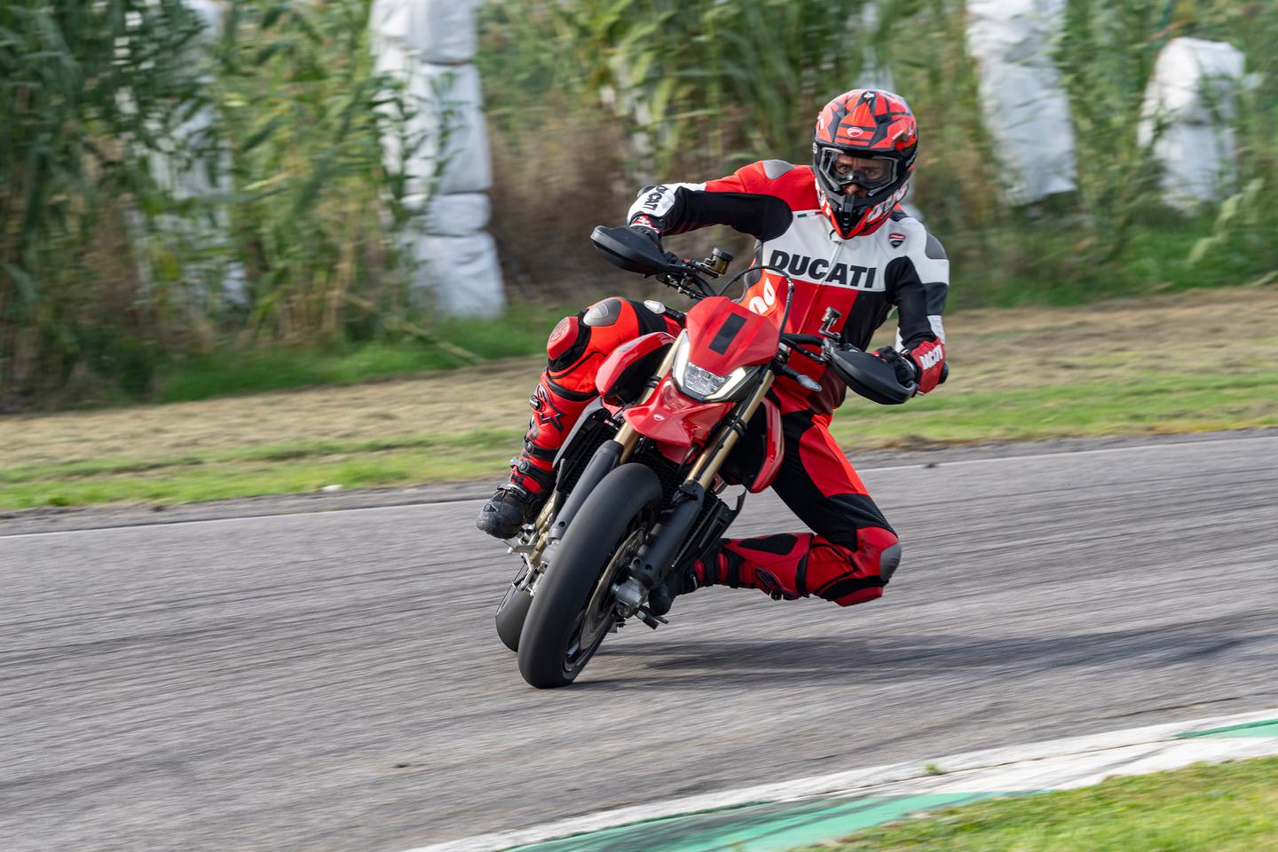 Sideways action has ever been so easy, with the ABS and TC systems maintaining a maximum yaw angle