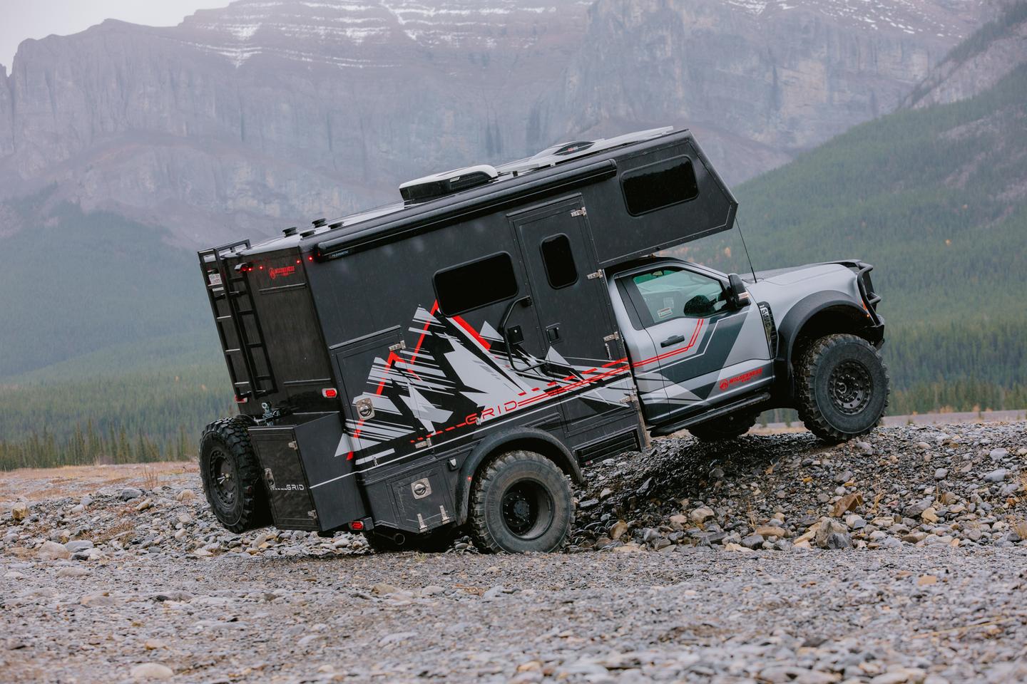 Taking advantage of the Grid Mini's shorter size