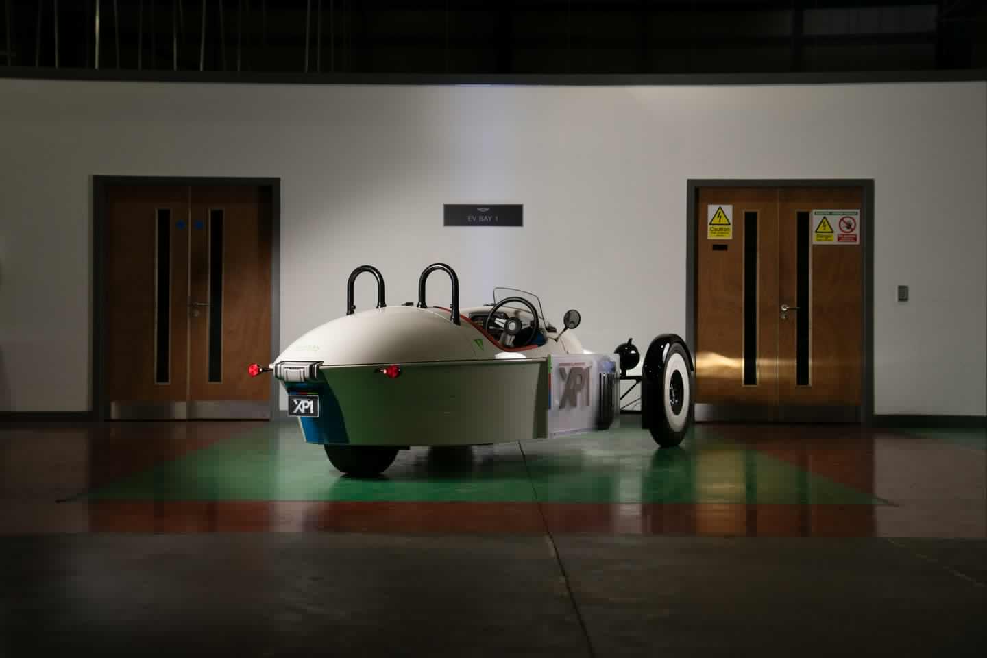 The XP-1 prototype is built around the monocoque chassis of the petrol-driven Super 3 three-wheel roadster