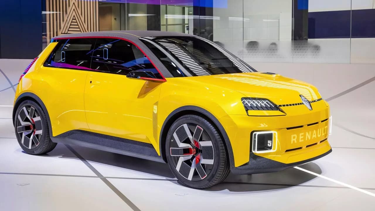 Renault states that the vehicle is composed of at least 22% recycled materials and is over 85% recyclable