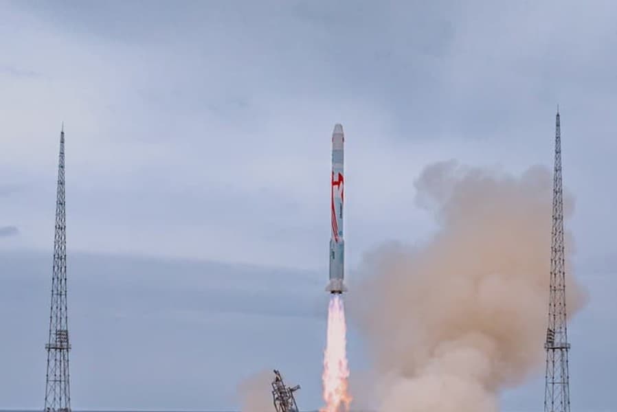 Suzaku-2 Yao-2 lifting off