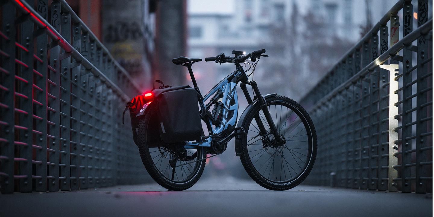 The MIG e-S rides a mullet config, with both the 29- and 27.5-inch wheels rolling with Schwalbe Johnny Watts 365 tires