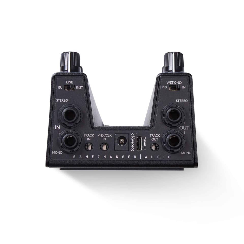 Switchable inputs, switchable level, mono or stereo ins and outs, and input for MIDI clock or analog trigger