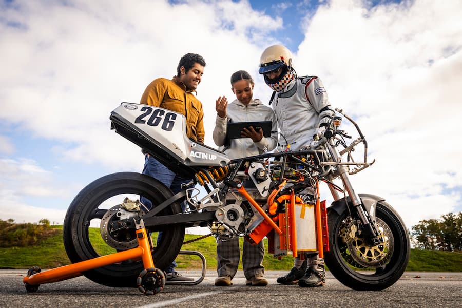 The fuel cell stack (orange) acts as a range extender for the battery in this bike. Kawasaki, by comparison, is burning hydrogen in a combustion engine