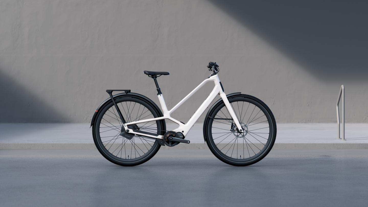 The Diamond Glide frame is reported to have enough flex to smooth out daily bumps without the need for integrated suspension