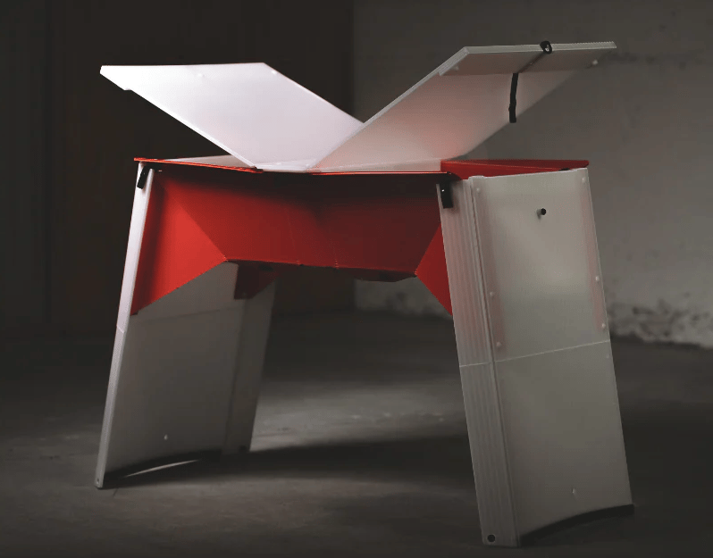 As with the PopLounge and FlipCube, the SwitchTable features integrated below-surface storage