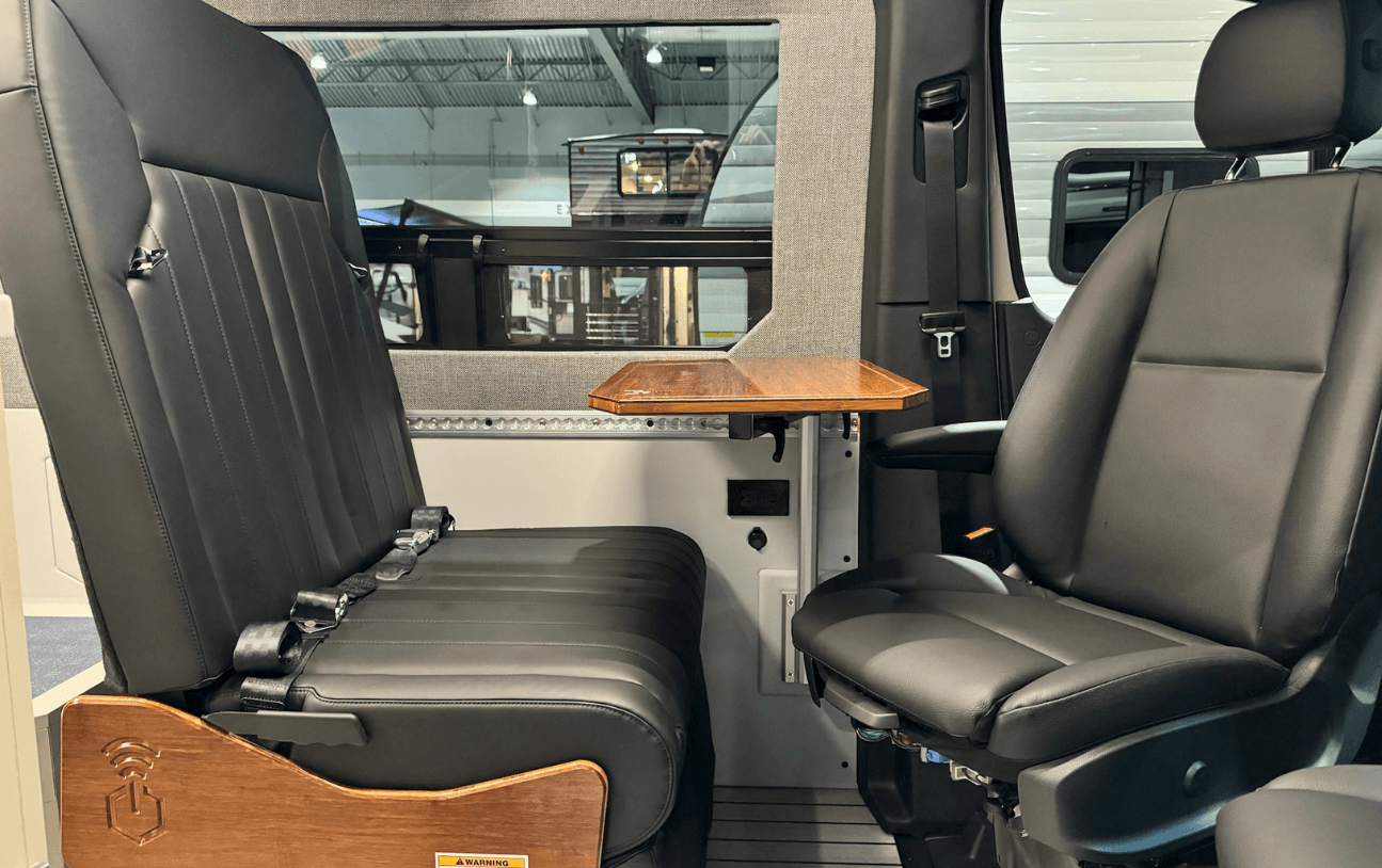 Vanhalla rear two-seat bench and dining area