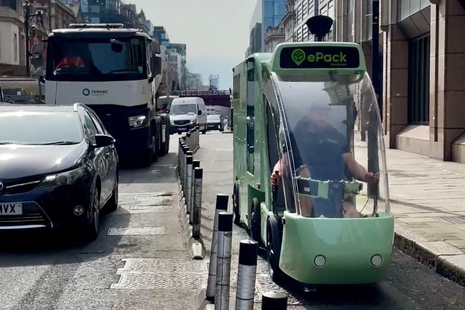 Measuring 5,000 mm long by 900 mm wide (197 by 35 in), the ePack is narrow enough to ride in bicycle lanes
