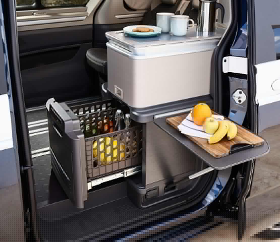 The production California loses the indoor/outdoor cooking equipment of the concept that previewed it but retains the easily accessed drawer fridge thanks to the extended wheelbase and set-back kitchen