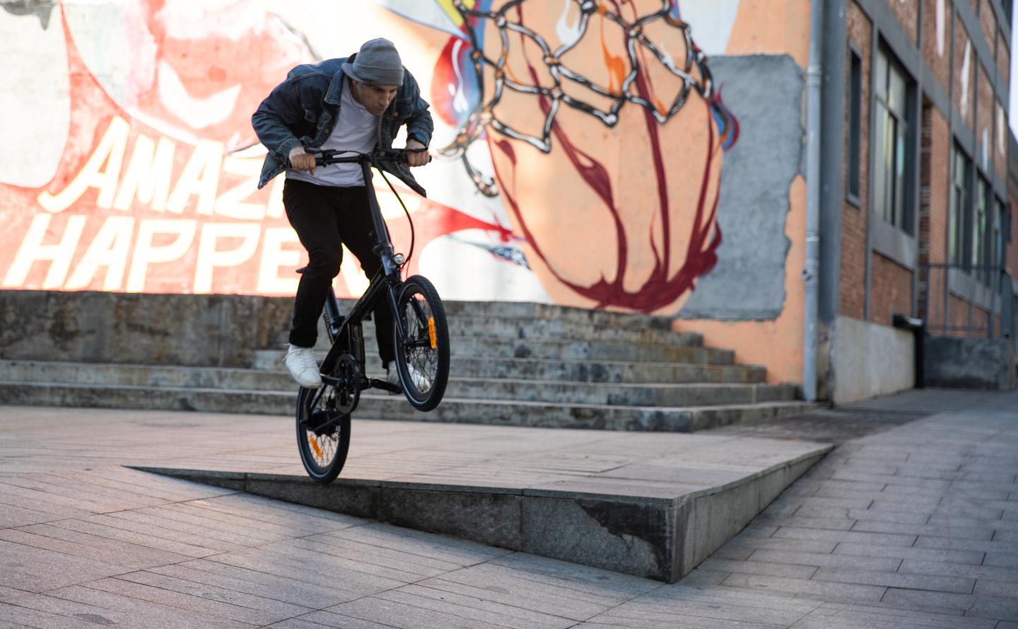 The ADO Air Carbon folding ebike sports a 250-W Bafang rear-hub motor plus responsive torque sensing