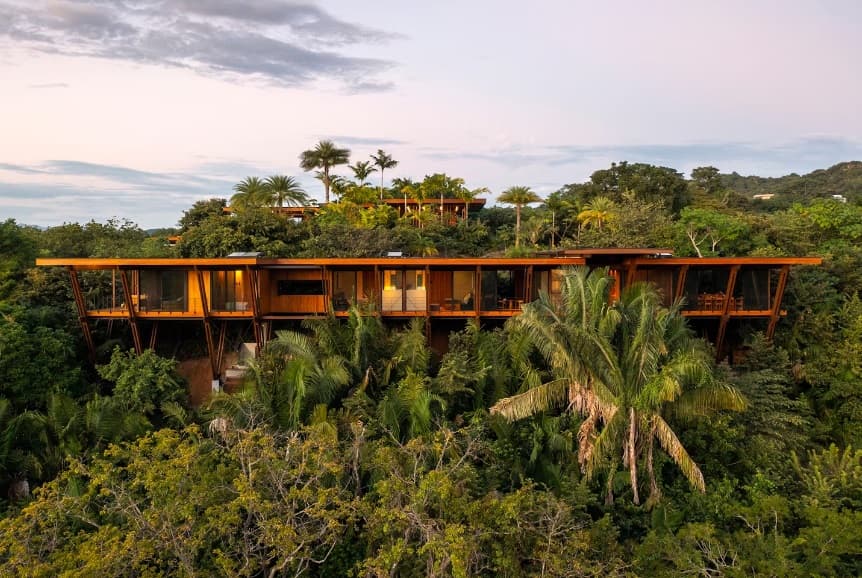 Loma Sagrada House by Salagnac Arquitectos - Costa Rica
