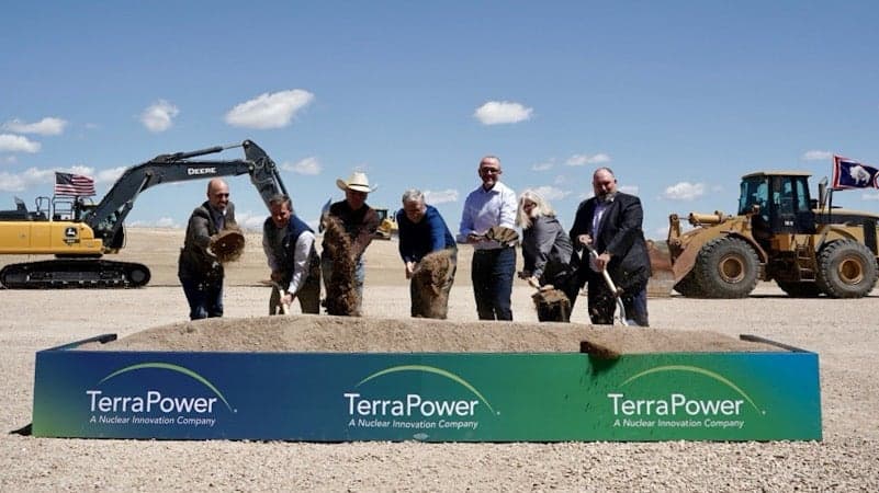 Bill Gates (center) at the groundbreaking ceremony