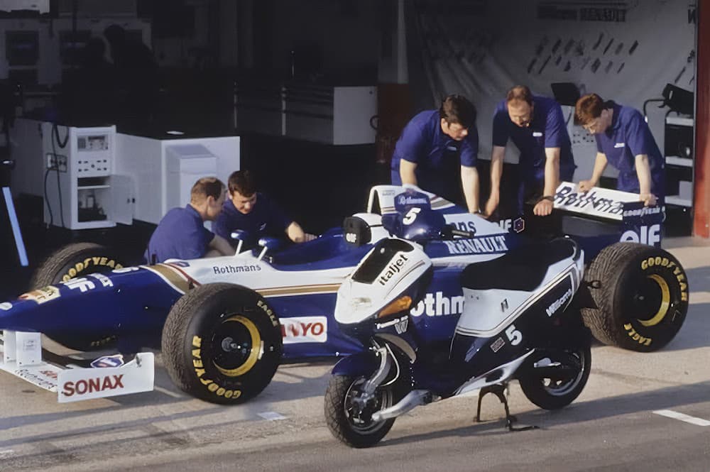 Italjet has previously produced a number of Dragster Special Editions, including a special edition of the Dragster 50 LC with the Williams F1 team in 1996. One thousand units were produced in the year Williams driver Damon Hill became World F1 Champion. Hill had begun his racing career on motorcycles and remains a "bike guy" to this day, and he was pictured in Grand Prix paddocks across the world on his Italjet.