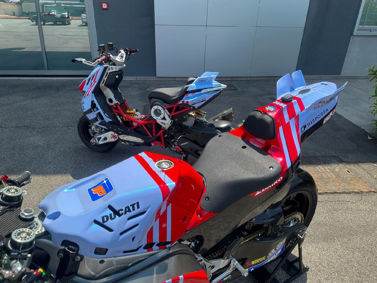 The Italjet Dragster Gresini Racing Edition sports the familiar "Stegosaurus" MotoGP aero