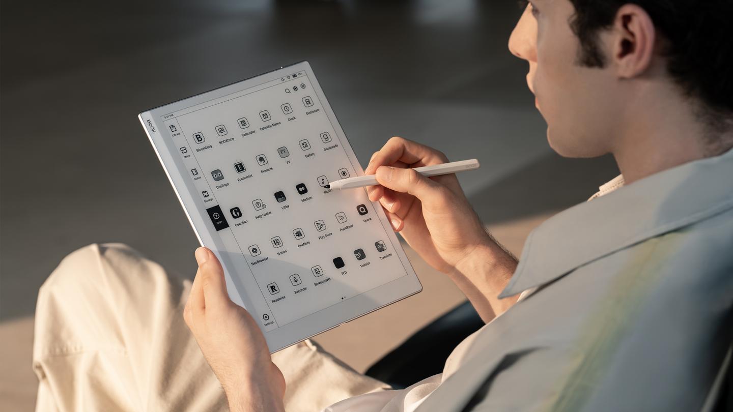 The Boox Go 10.3 runs Android 12, meaning that third party apps can be downloaded from the Play Store