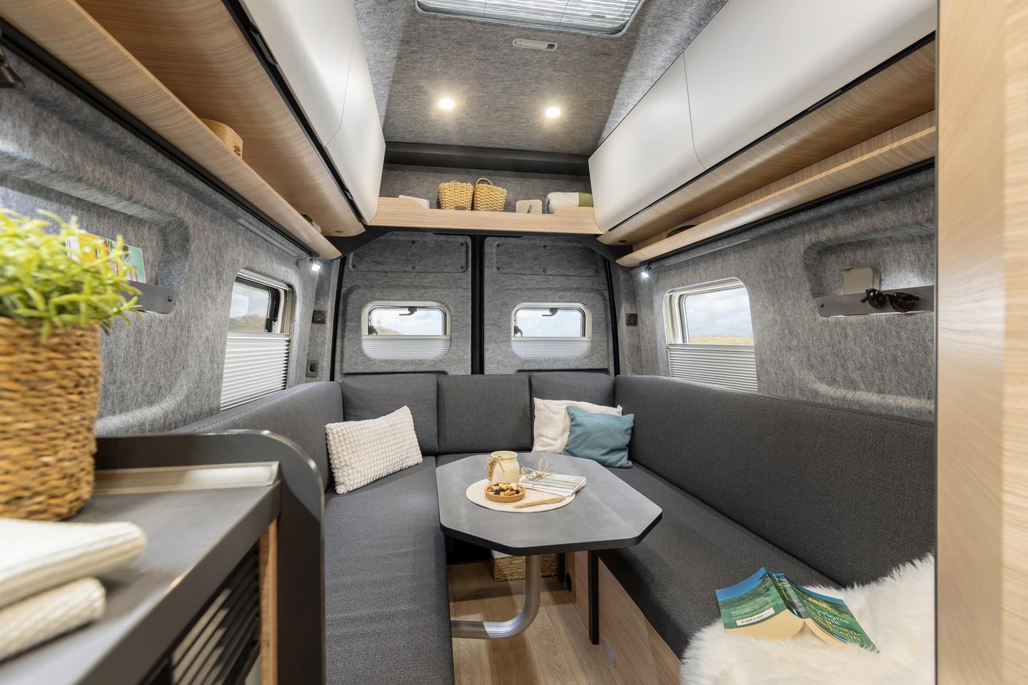 The full wraparound rear dining lounge is what separates the new 680 DT floor plan from the original 680 ET