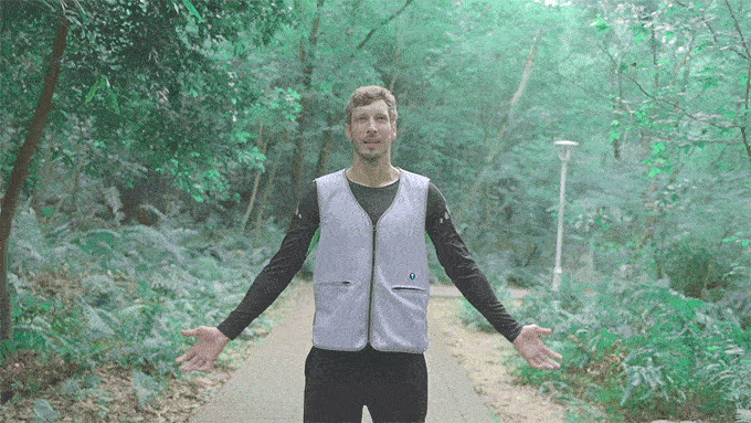 The Koojack vest reportedly employs six heat-dissipating fans and a thermoelectric cooling system, plus conductive materials to "effectively distribute cold evenly throughout the entire vest"