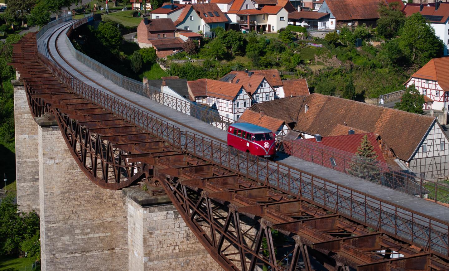 The bright red Klv-20 rolls over the 244-meter Lengenfeld Viaduct