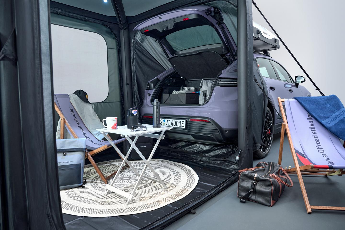 It doesn't look as seamless as the Tesla camping tents available, but we suppose it makes an intriguing indoor/outdoor space for the great outdoors