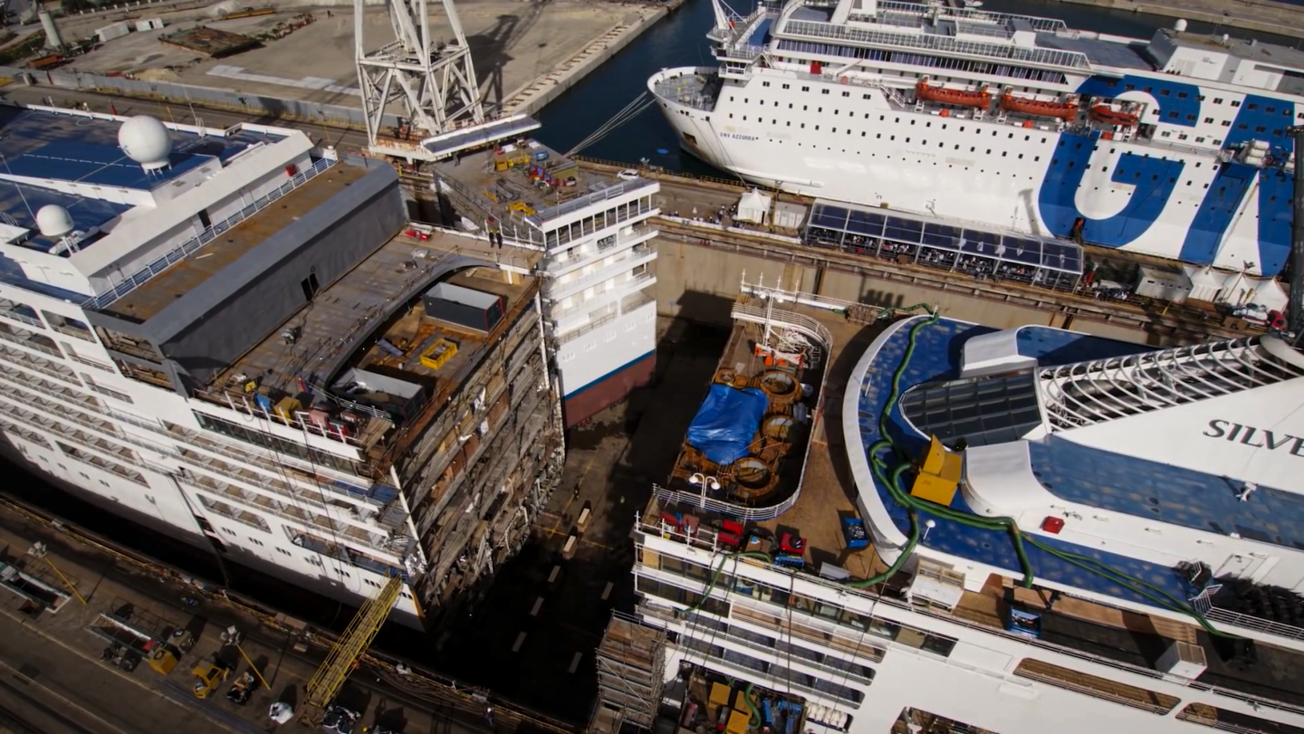 A super-precise cut right through the middle of the ship