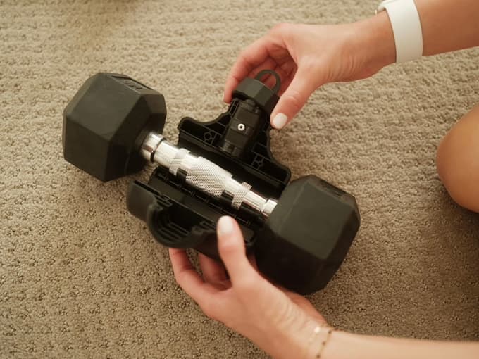 The handle clamp is claimed to fit almost all dumbbells