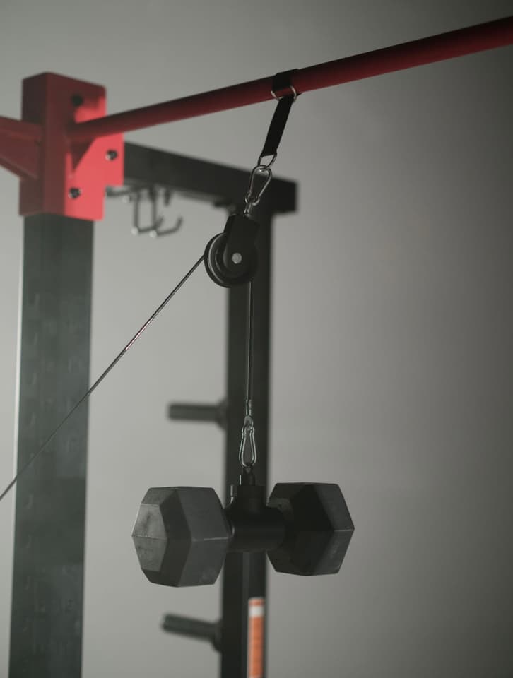 The pulley can be hung from a weight bench or chin-up bar