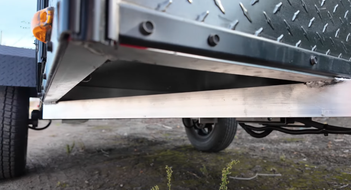 Hiker moves from a steel-tube chassis to aluminum for the Highway Lite