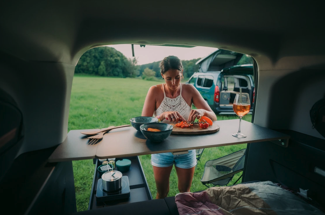 The versatile expandable tabletop works up high, on the drawer and inside, filling meal prep, cooking and dining responsibilities
