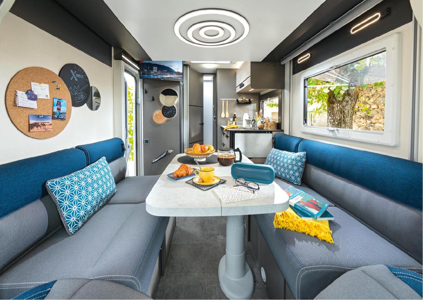 The dining area in the Chausson X550