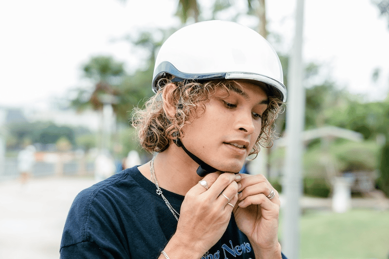 The helmet is available in Small, Medium and Large sizes, which are claimed to tip the scales at 380 g, 390 g and 410 g respectively (non-Mips models) – an ebike version with a detachable eye shield is also being offered