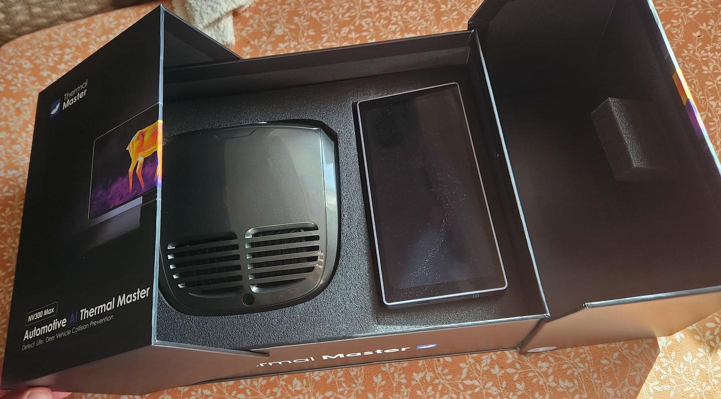 Unboxing the Thermal Master NV300 ... I may have gotten a demo that had already been demo'd, as there was already dust on the screen
